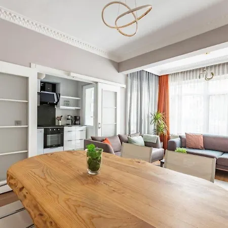 Charming Modern 1bd Airy Kadikoy Gem! #308 דירה