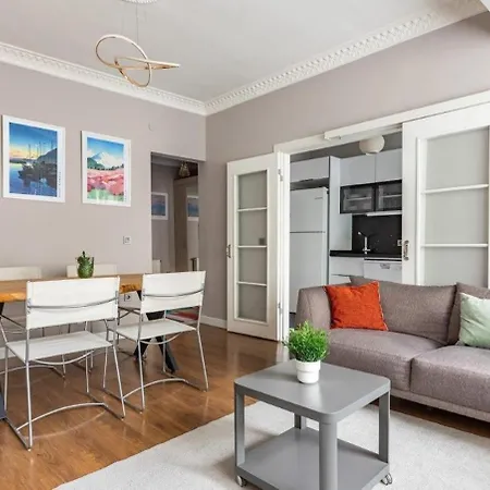 Charming Modern 1bd Airy Kadikoy Gem! #308 איסטמבול
